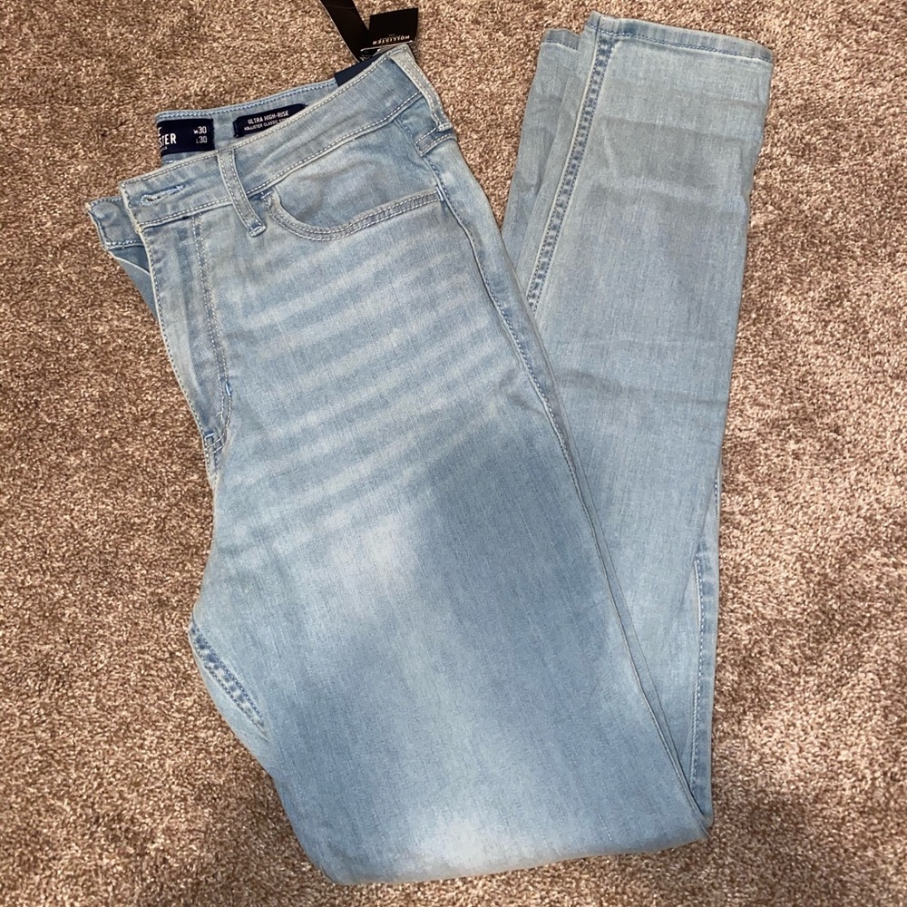 Light wash skinny jeans